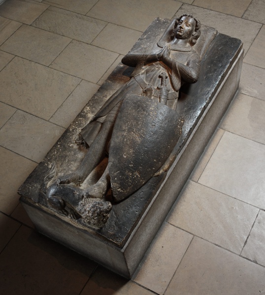 File:Tomb Effigy of Jean d'Alluye.jpg